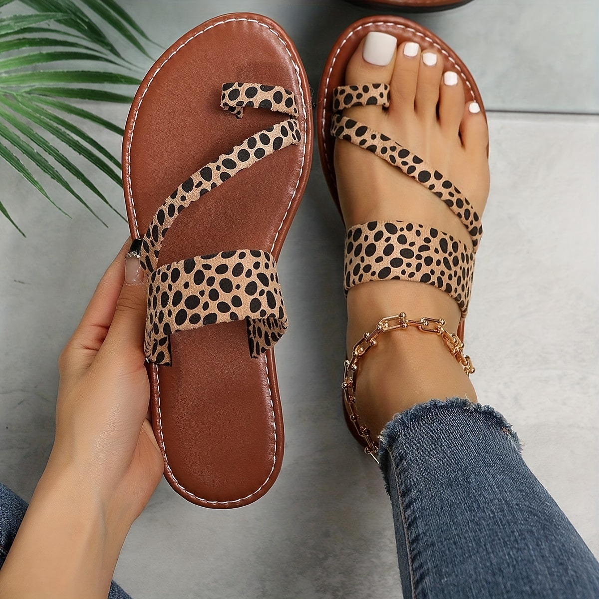 womens leopard print flat slides fashion toe loop open toe slide sandals summer beach slide shoes details 0